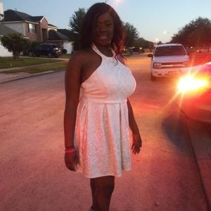 Meet your Posher, Roxanne